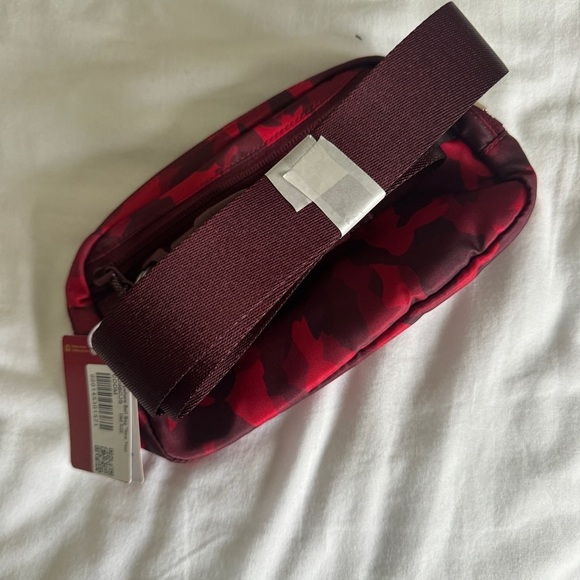 🆕 Lululemon Lunar New Year Everywhere Belt Bag - Picture 4 of 7